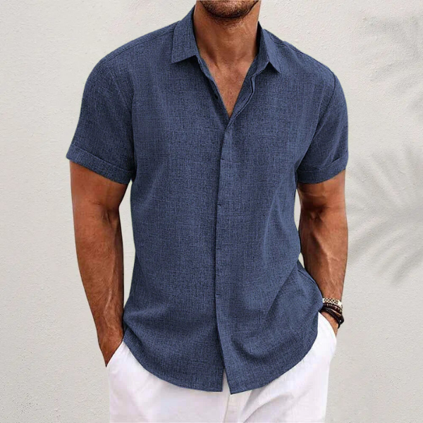 Men's Short Sleeve Casual Shirt with Spread Collar and Chest Pocket